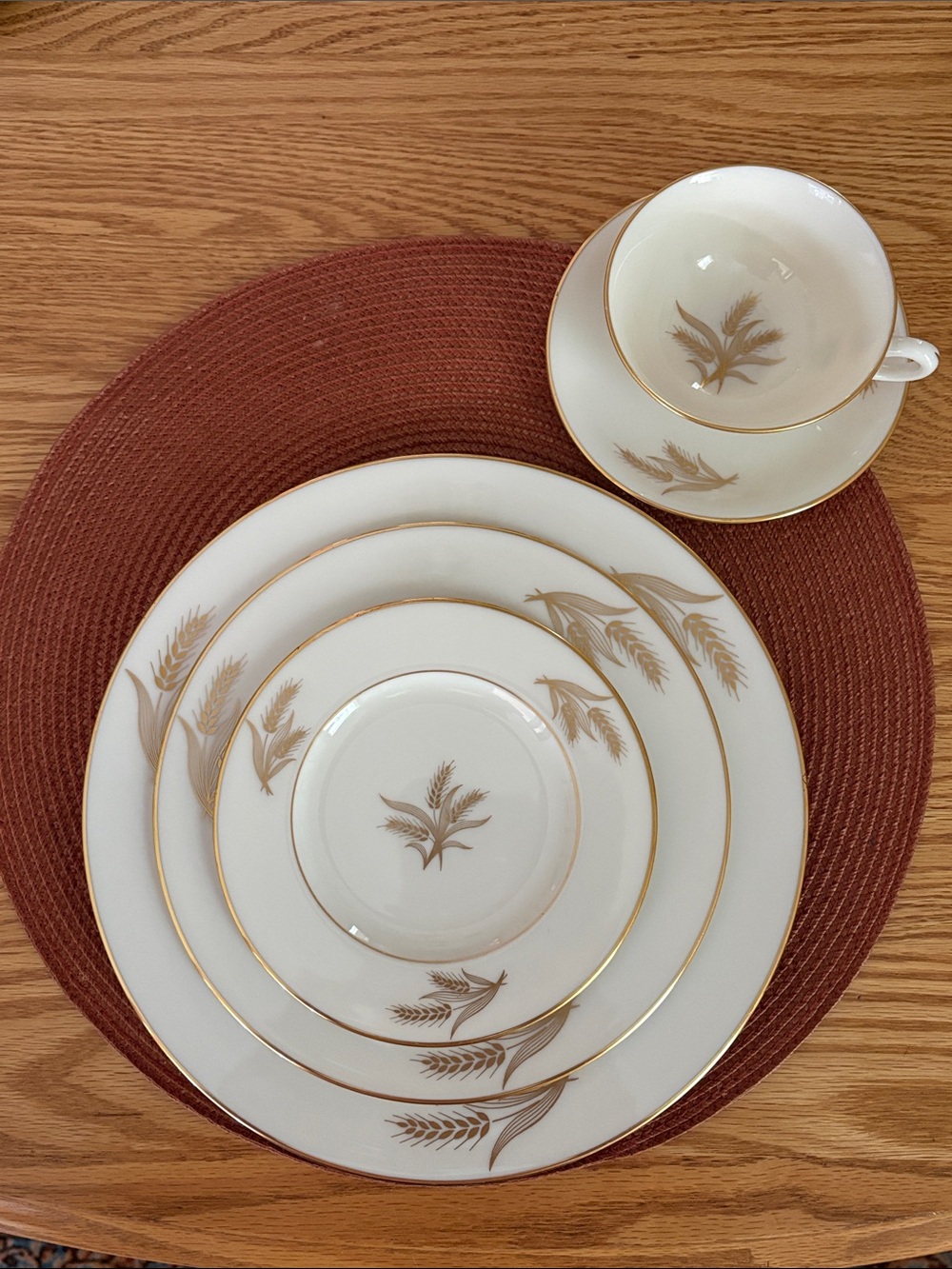 Lenox Harvest Elegant Wheat-Accent Ivory Porcelain Dinnerware Set with Gold Trim